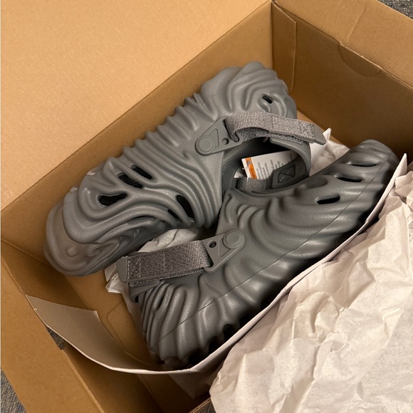 Croc x Salehe Bembury in Niagara - Picture 4 of 4